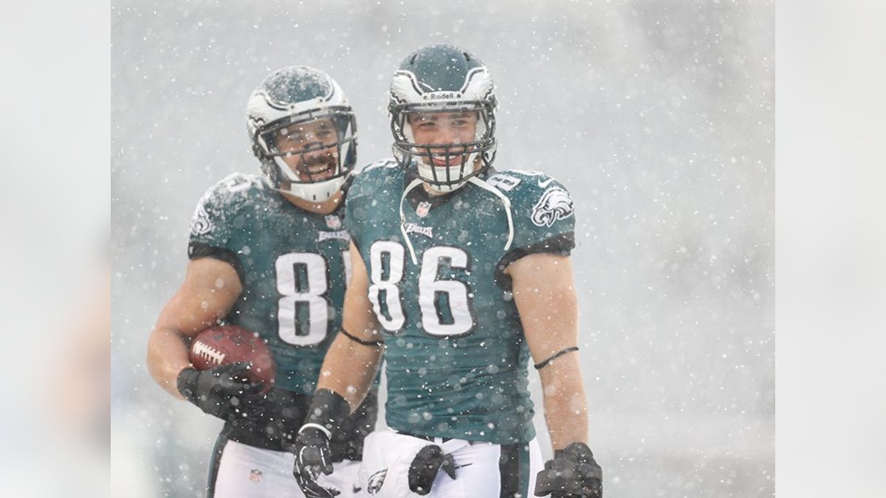 Snow wreaking havoc on Eagles-Lions game, several other games in