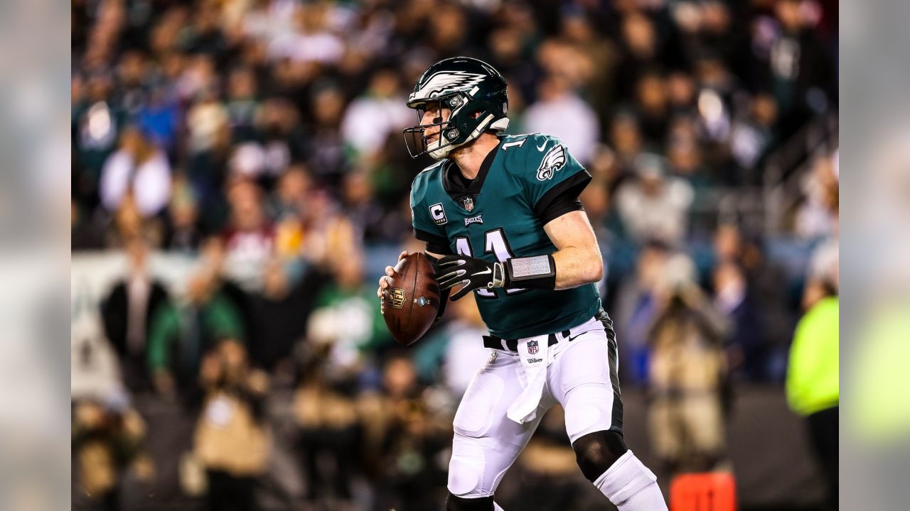 Wentz tosses for 2 TDs, leads Eagles over Redskins 28-13