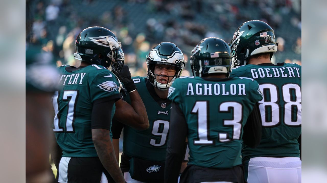 NFL: Philadelphia Eagles nip Houston Texans to keep playoff hope alive