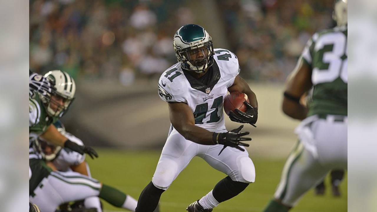 Eagles running back Kenjon Barner signs with Panthers – Delco Times