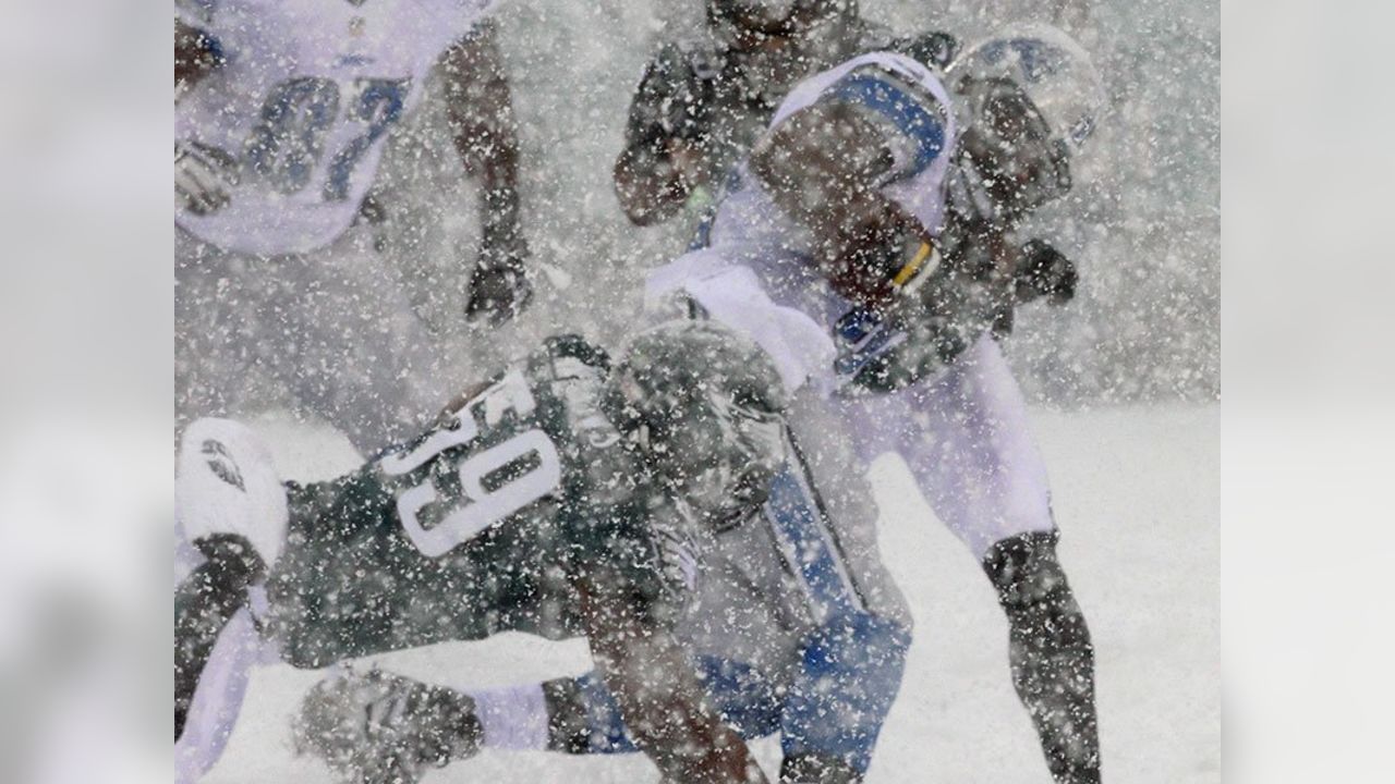 Snow wreaking havoc on Eagles-Lions game, several other games in