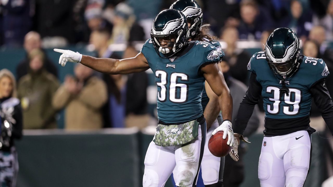 Eagles fall to Patriots, 17-10