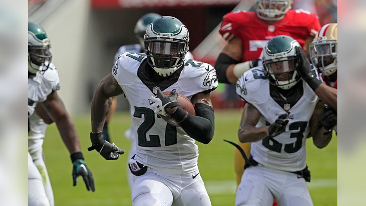 Philadelphia Eagles defensive backs Lito Sheppard, left, and Asante Samuel  watch mini-camp practice at the Nova Care Center in Philadelphia,  Pennsylvania, Sunday, May 4, 2008. (Photo by Peter Tobia/Philadelphia  Inquirer/MCT/Sipa USA Stock