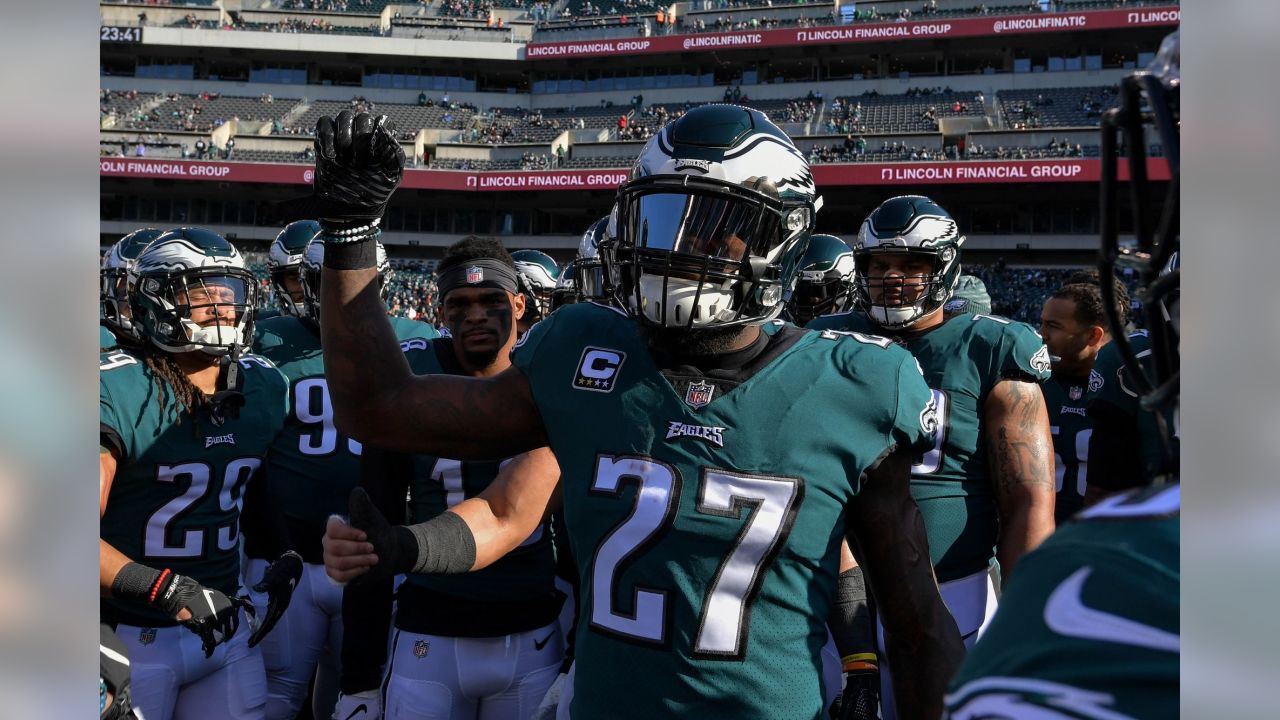 NFL: Philadelphia Eagles nip Houston Texans to keep playoff hope alive