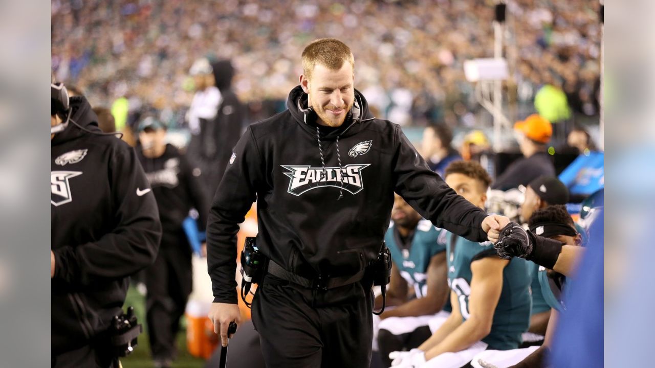 Eagles fans burn Carson Wentz jersey after blowout loss to Cowboys on  Sunday Night Football 