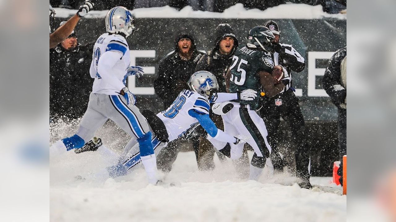 LeSean McCoy Leads Eagles to Win Over Lions and Snow Storm