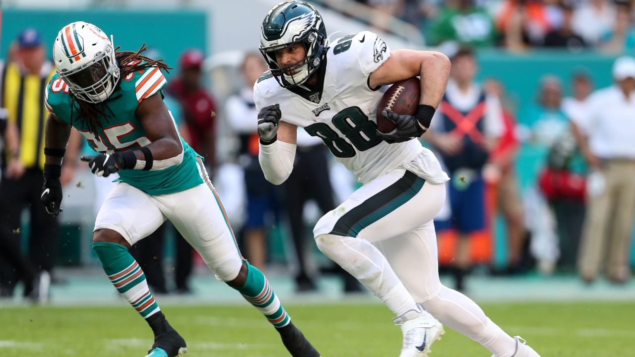 Game Recap: Eagles fall in stunning fashion to Dolphins, 37-31