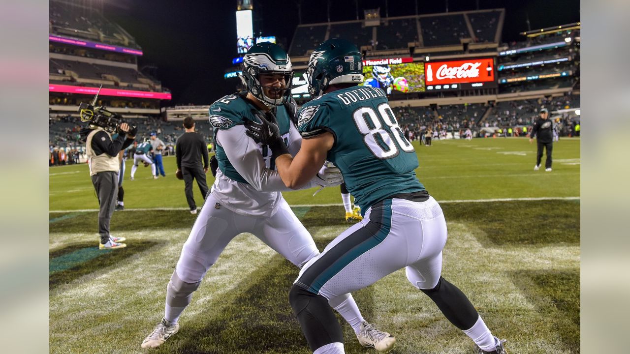 Brian Westbrook congrats Zach Ertz on Eagles receptions record