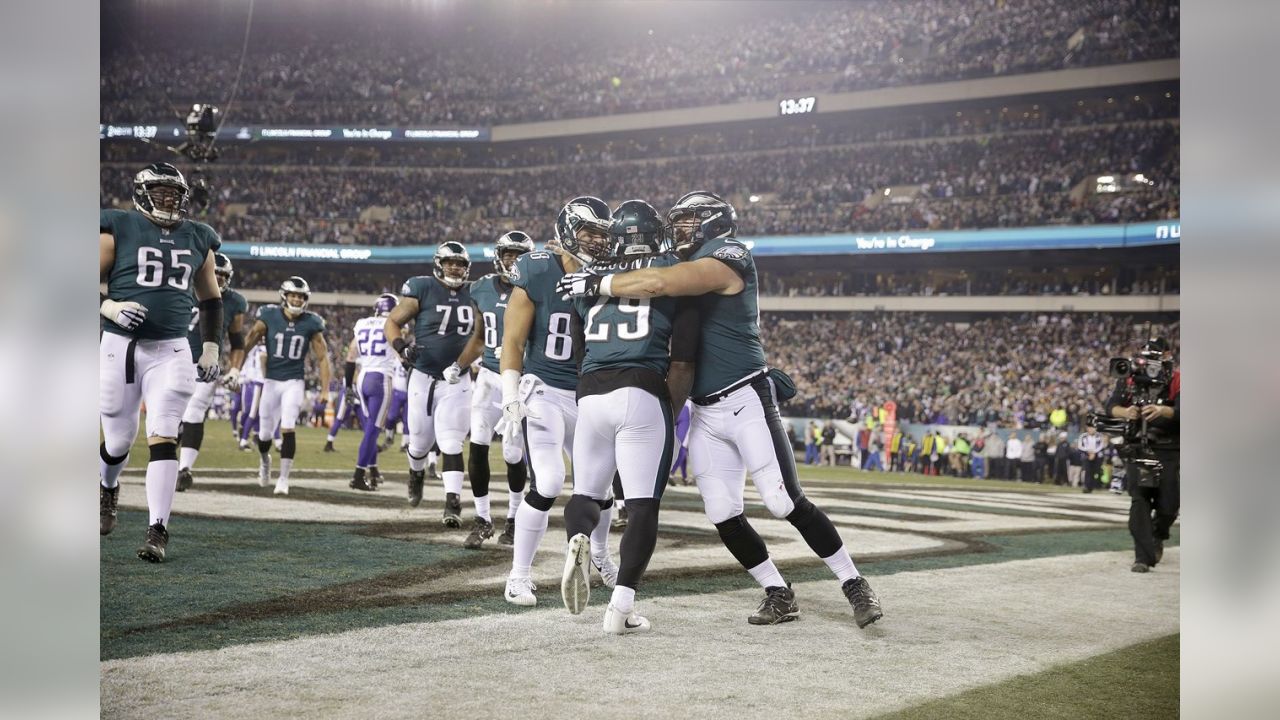 Philadelphia Eagles Kevin Curtis celebrates his touchdown on a 61-yard pass  in the first half of the football game with the Detroit Lions Sunday, Sept.  23, 2007, in Philadelphia. The Eagles are