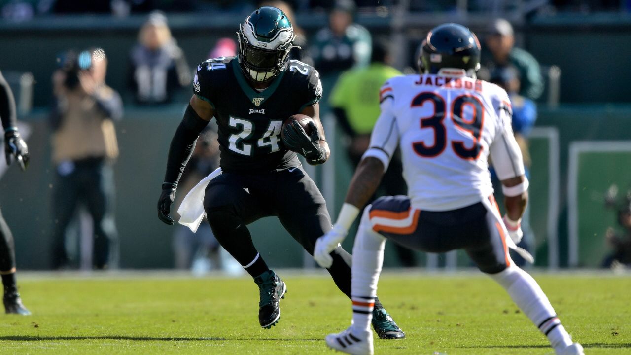 Wentz, Howard lead Eagles past Bears 22-14