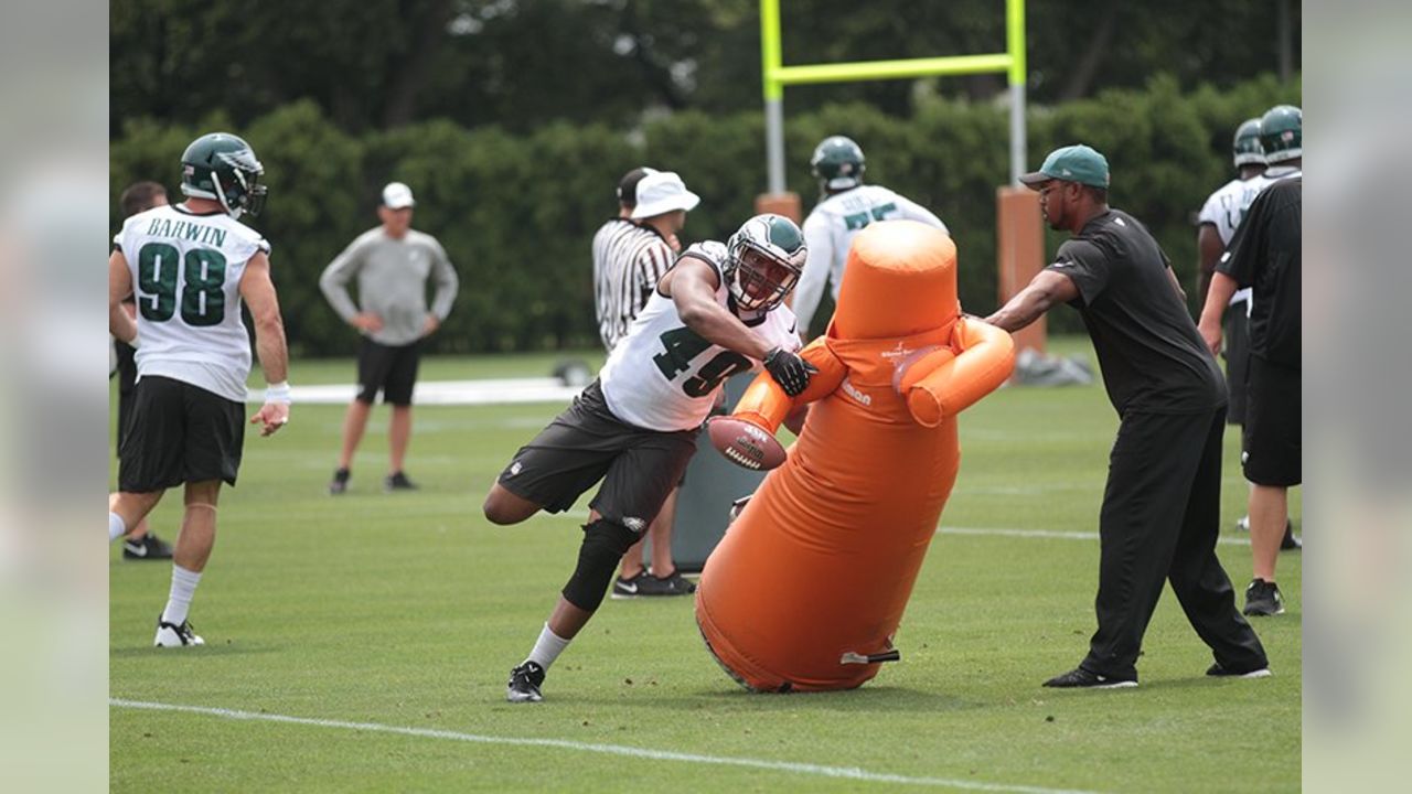 Philadelphia Eagles defensive backs Lito Sheppard, left, and Asante Samuel  watch mini-camp practice at the Nova Care Center in Philadelphia,  Pennsylvania, Sunday, May 4, 2008. (Photo by Peter Tobia/Philadelphia  Inquirer/MCT/Sipa USA Stock