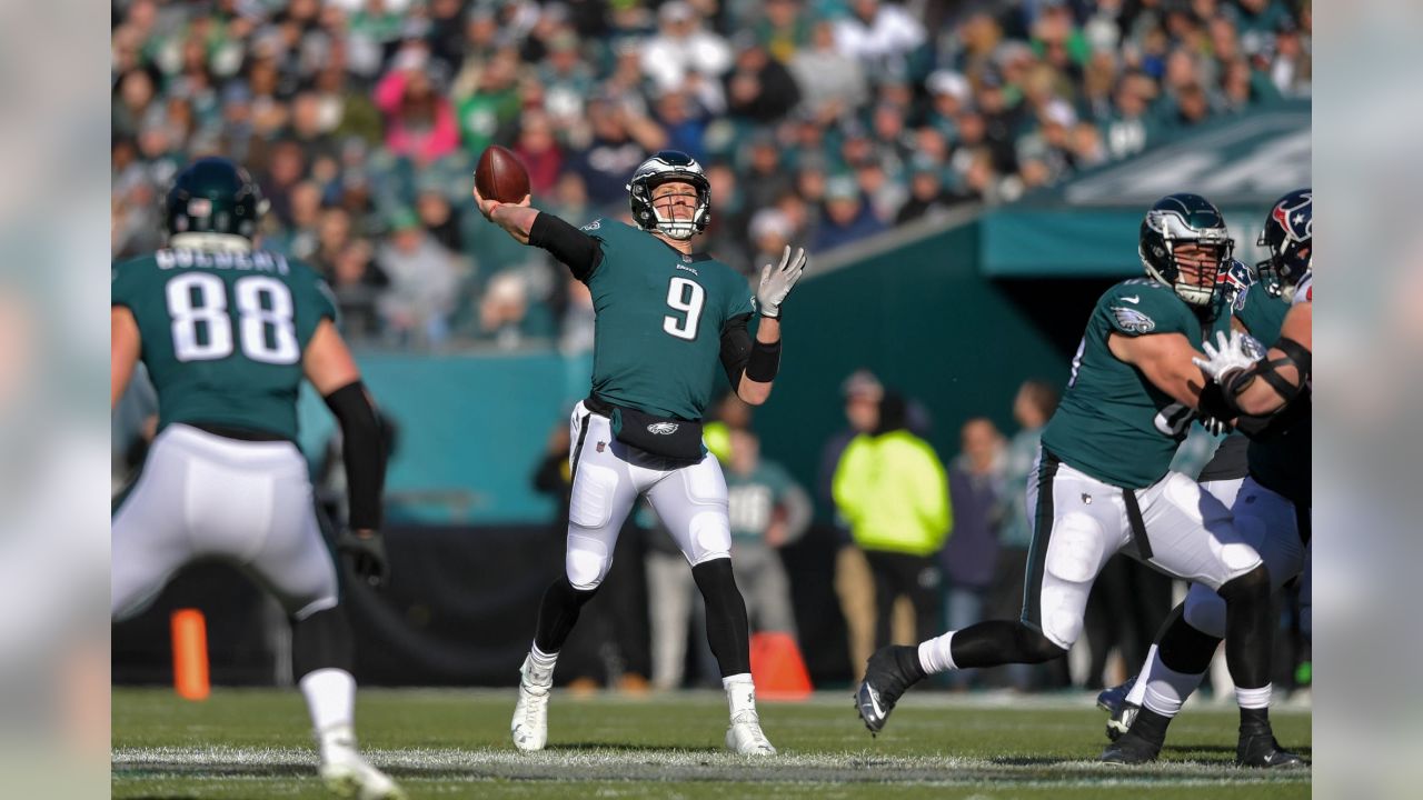 NFL: Philadelphia Eagles nip Houston Texans to keep playoff hope alive