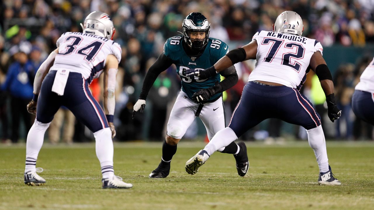 Eagles fall to Patriots, 17-10