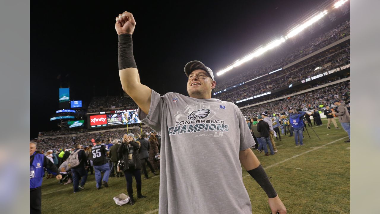 Photo Essay: Brent Celek from the Super Bowl Champion Eagles visits La  Salle – Catholic Telegraph