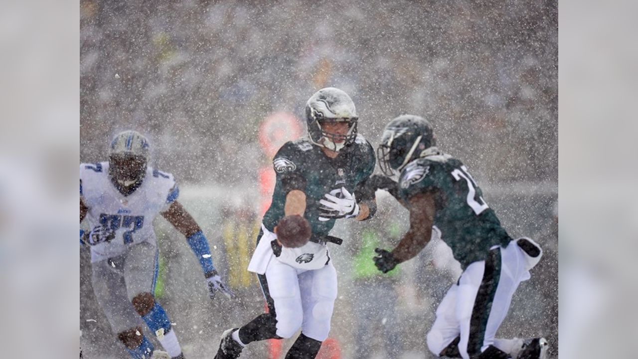 Philadelphia Eagles plow through the snow to knock off Detroit