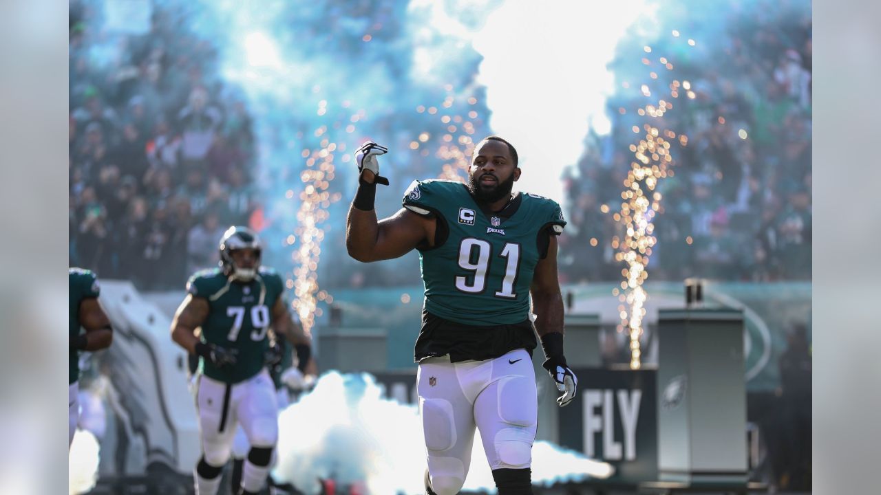 FOX 29 - Philadelphia Eagles defensive end Chris Long may be an early  frontrunner for best dressed during the parade today. That Iverson jersey  is 