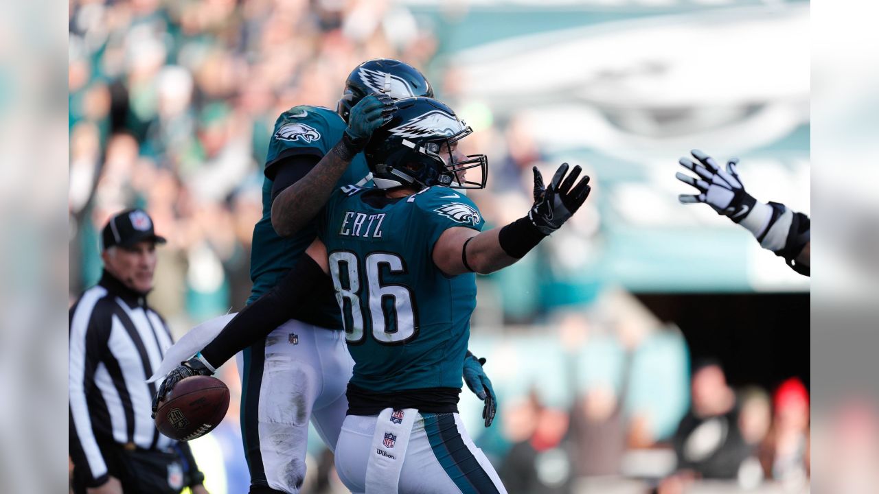 NFL: Philadelphia Eagles nip Houston Texans to keep playoff hope alive