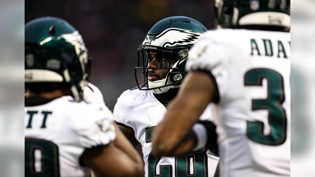 Philadelphia Eagles survive late field-goal attempt to eliminate Chicago  Bears, 16-15 