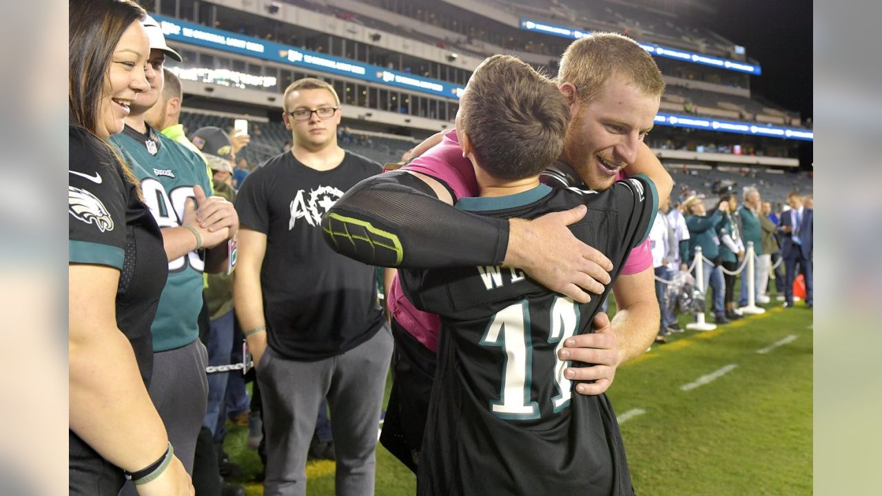 David Akers Signs Ceremonial Contract To Retire An Eagle