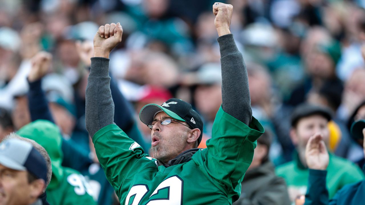 Foles leads Eagles to 16-15 upset of Bears - The Columbian