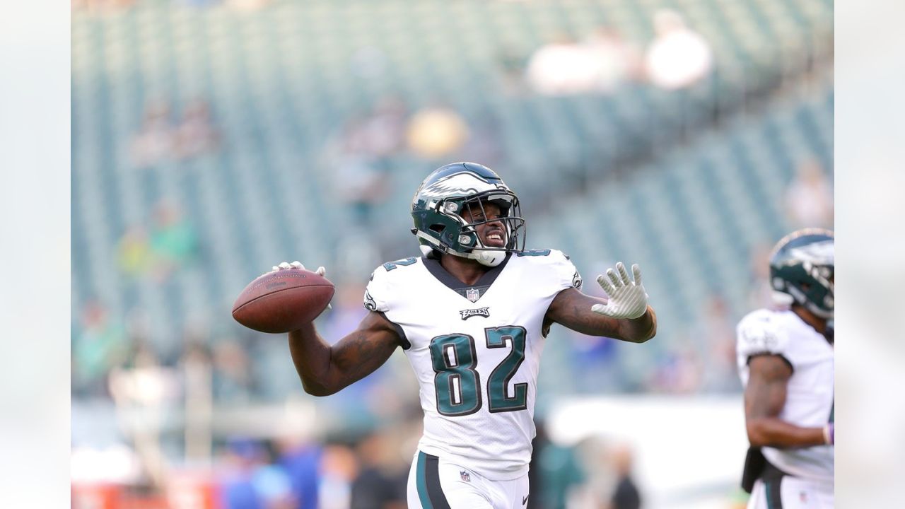 Jeremiah Trotter Carrying the Flag Philadelphia Eagles