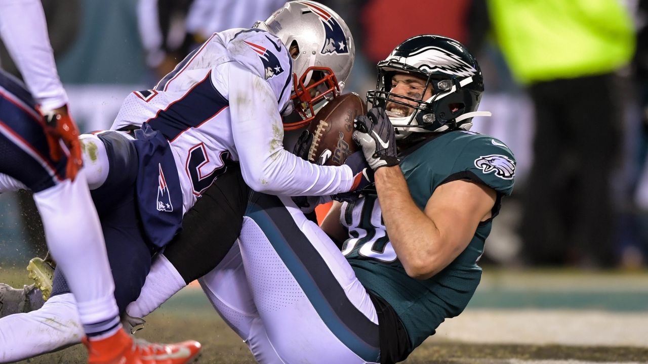 Eagles fall to Patriots, 17-10