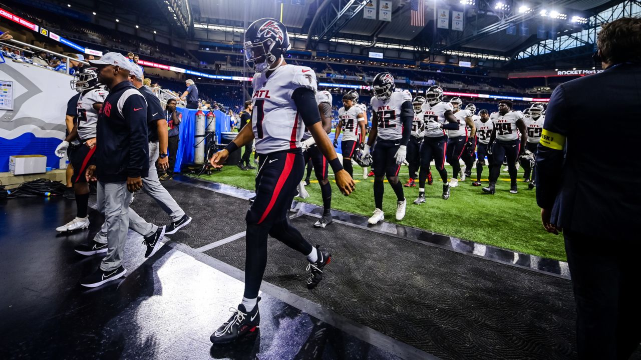 EAST RUTHERFORD, NJ - AUGUST 22: Atlanta Falcons quarterback Marcus Mariota  (1) during warm up prior to the National Football League game between the  New York Jets and the Atlanta Falcons on