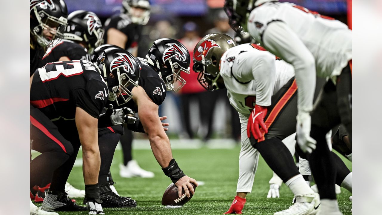 Atlanta Falcons 'Tight-Knit' Offensive Line: Key To Success