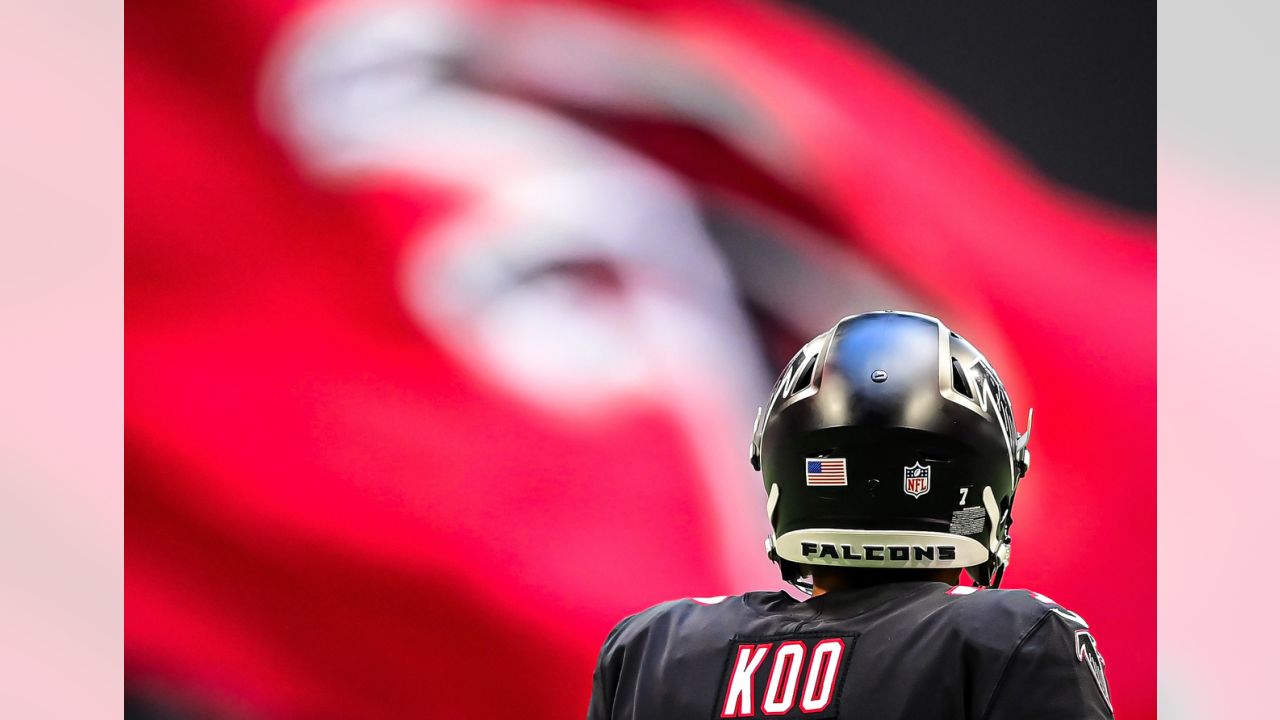 Atlanta Falcons kicker Younghoe Koo (7) against the San Francisco 49ers  during an NFL football game in Santa Clara, Calif., Sunday, Dec. 19, 2021.  (AP Photo/Jed Jacobsohn Stock Photo - Alamy