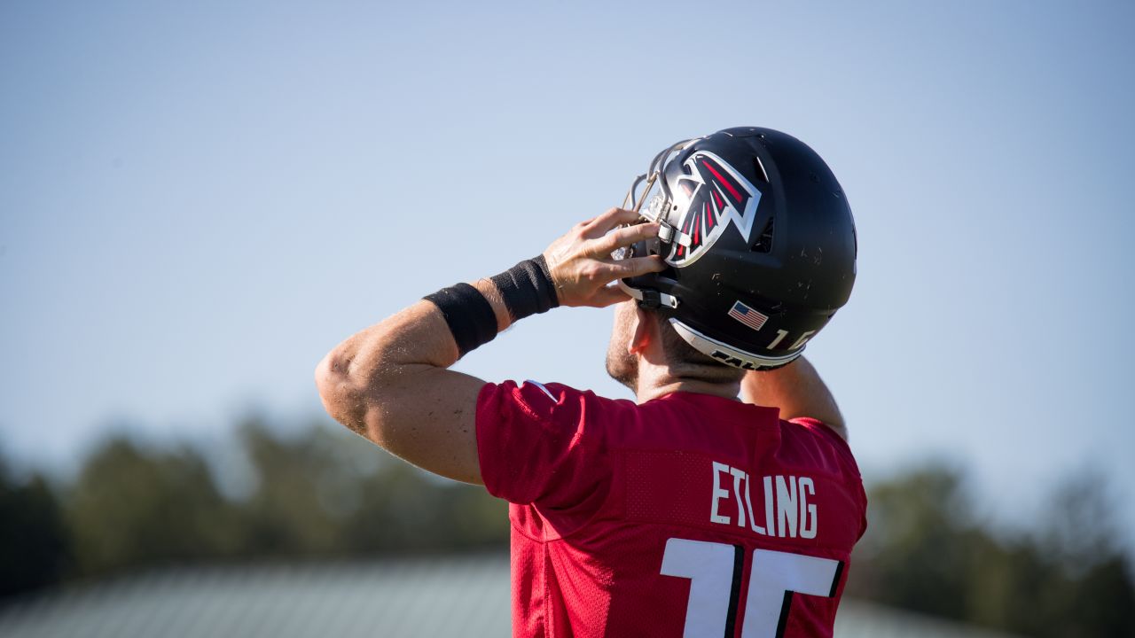 Atlanta Falcons guard Chris Lindstrom (63) is seen before an NFL football  game against the Dallas Cowboys, Sunday, Aug 14, 2021, in Arlington, Texas.  Dallas won 43-3. (AP Photo/Brandon Wade Stock Photo - Alamy