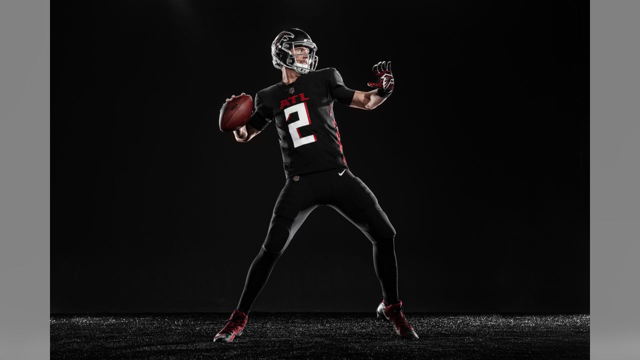 Atlanta Falcons go back to black, unveil new uniforms