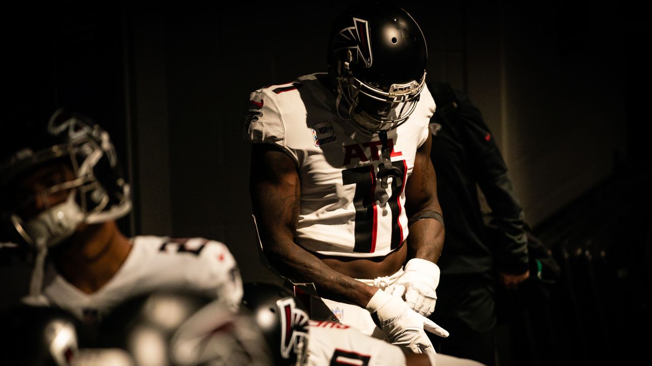 Atlanta Falcons wide receiver Julio Jones (11) plays against the Minnesota  Vikings during the first half of an NFL football game, Sunday, Oct. 18,  2020, in Minneapolis. (AP Photo/Bruce Kluckhohn Stock Photo - Alamy