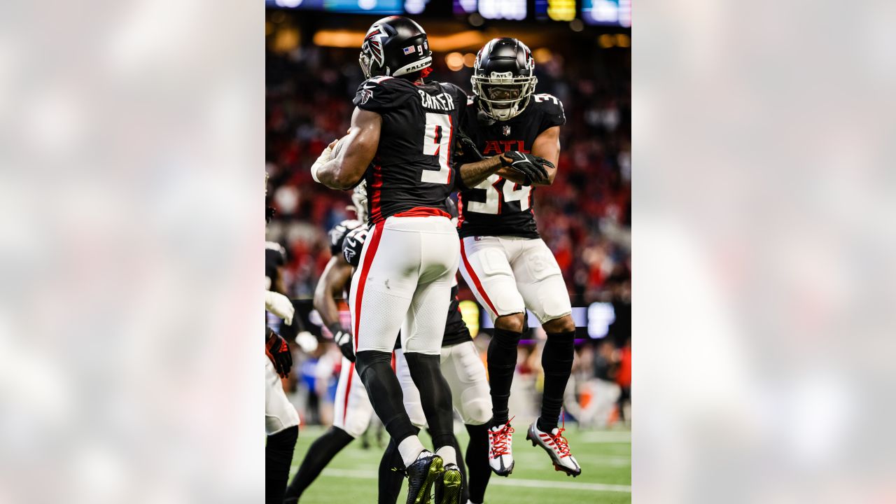 Atlanta Falcons linebacker Lorenzo Carter (9) lines up during the second  half of an NFL football game against the Carolina Panthers, Sunday, Oct.  30, 2022, in Atlanta. The Atlanta Falcons won 37-34. (