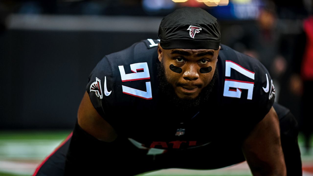 Atlanta Falcons running back Tyler Allgeier (25) runs against the Chicago  Bears during the first half of an NFL football game, Sunday, Nov. 20, 2022,  in Atlanta. (AP Photo/Brynn Anderson Stock Photo - Alamy