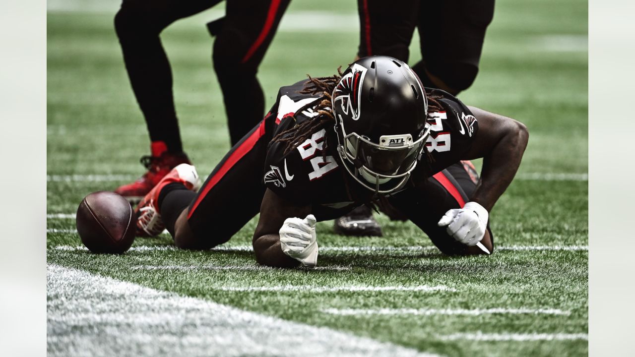 Atlanta Falcons running back Cordarrelle Patterson (84) talks to the media  following victory against the New York Jets in an NFL International Series  Stock Photo - Alamy