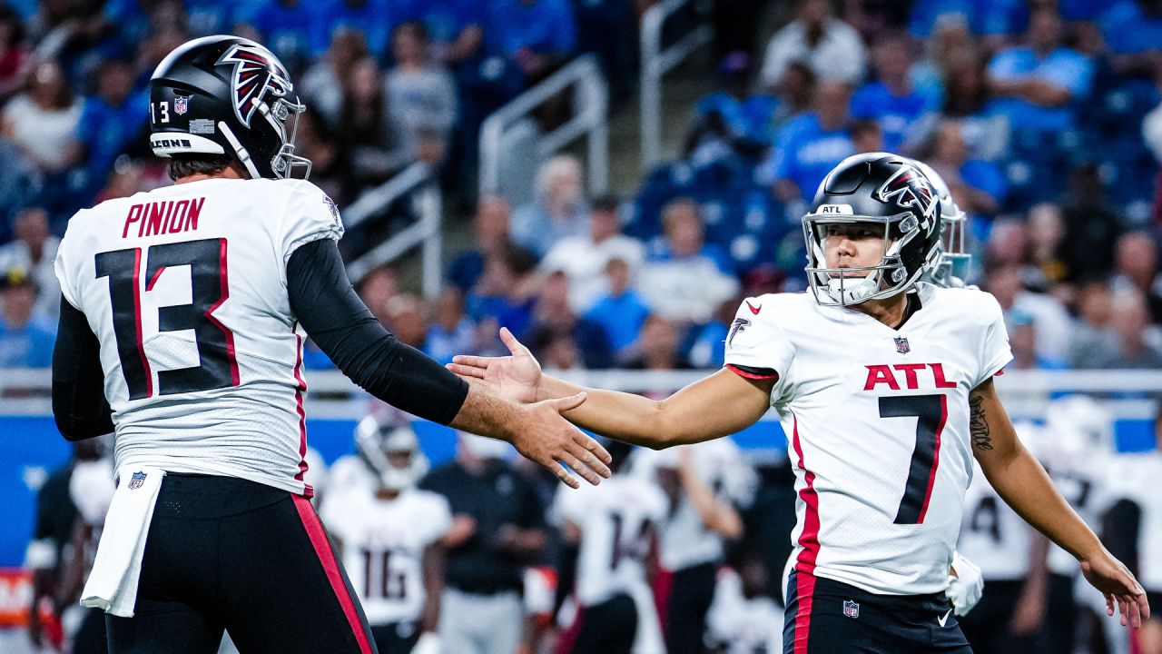 Atlanta Falcons place kicker Younghoe Koo (7) celebrates with Atlanta  Falcons long snapper Liam McCullough (48) after Koo's field goal against  the Chicago Bears during the second half of an NFL football