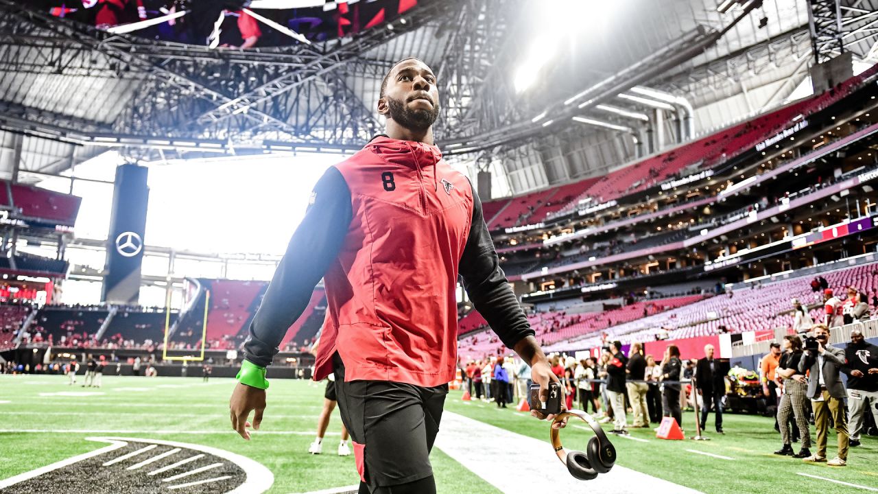 Atlanta Falcons safety Dean Marlowe (21) warms up before a preseason NFL  football game against the New York Jets Monday, Aug. 22, 2022, in East  Rutherford, N.J. (AP Photo/Adam Hunger Stock Photo - Alamy