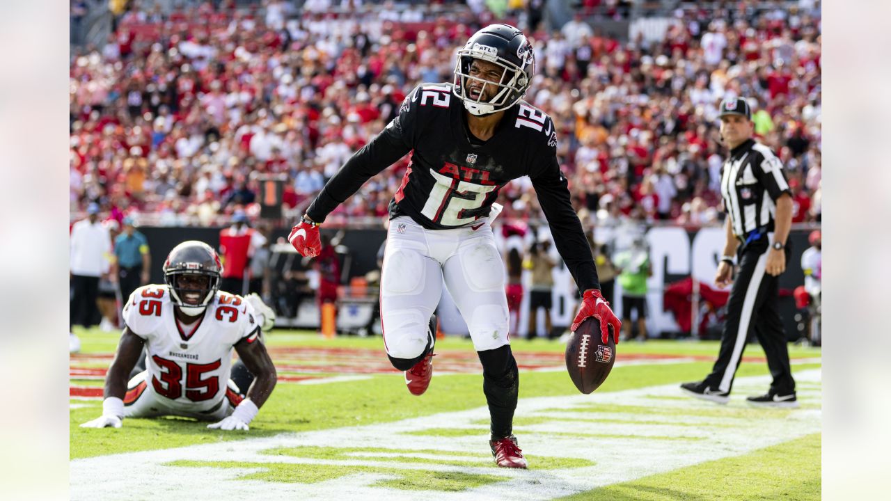 Atlanta Falcons linebacker Rashaan Evans is pictured during an NFL football  game against the Seattle Seahawks, Sunday, Sept. 25, 2022, in Seattle. The  Falcons won 27-23. (AP Photo/Stephen Brashear Stock Photo - Alamy