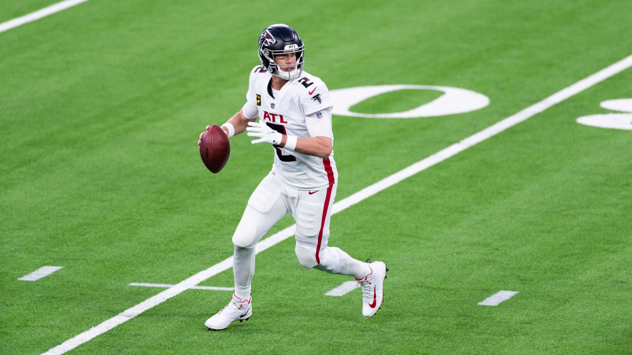 PHOTO: Falcons QB Matt Ryan shows off his Luke Kuechly Panthers jersey 