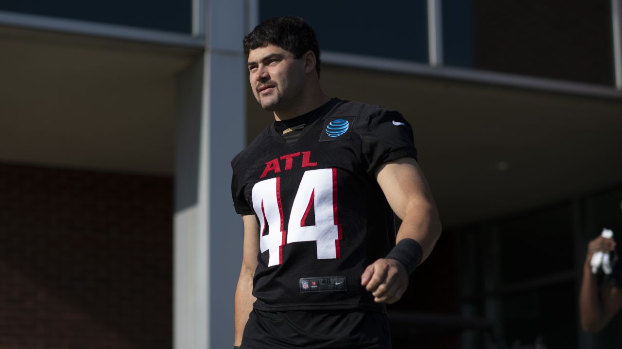 Atlanta Falcons quarterback Desmond Ridder (9) takes a break during the the  team's NFL minicamp football practice, Tuesday, June 13, 2023, in Atlanta.  (AP Photo/John Bazemore Stock Photo - Alamy