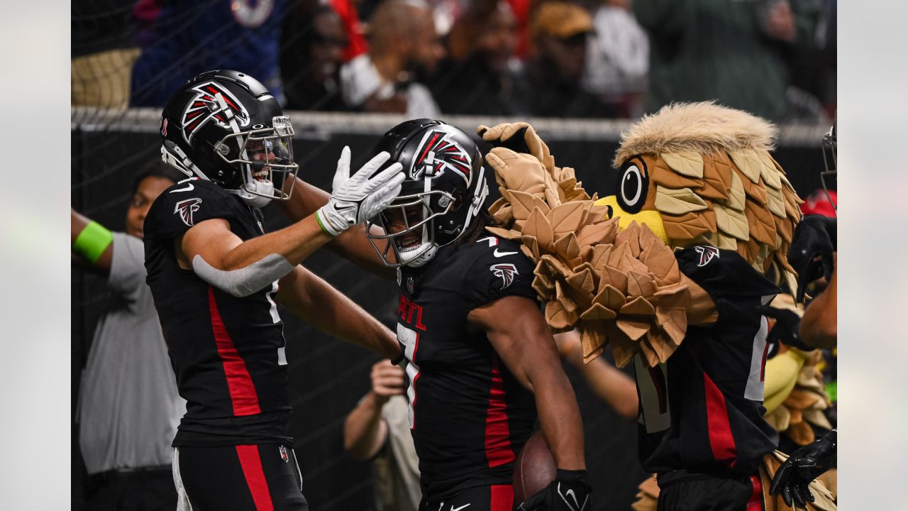 NFL: Bijan Robinson scores 1st NFL touchdown in Atlanta Falcons' 24-10 win  vs Carolina Panthers