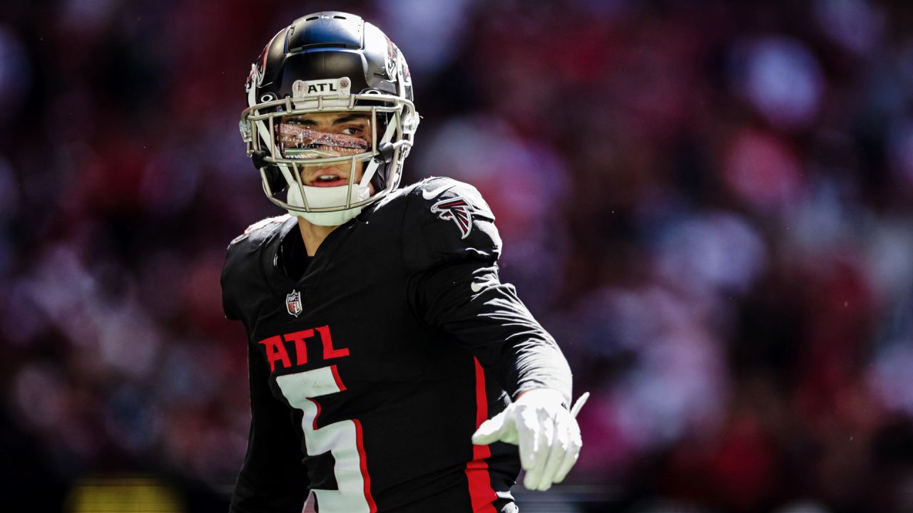 Atlanta Falcons wide receiver Drake London (5) lines up during the second  half of an NFL football game against the Los Angeles Chargers, Sunday, Nov.  6, 2022, in Atlanta. The Los Angeles