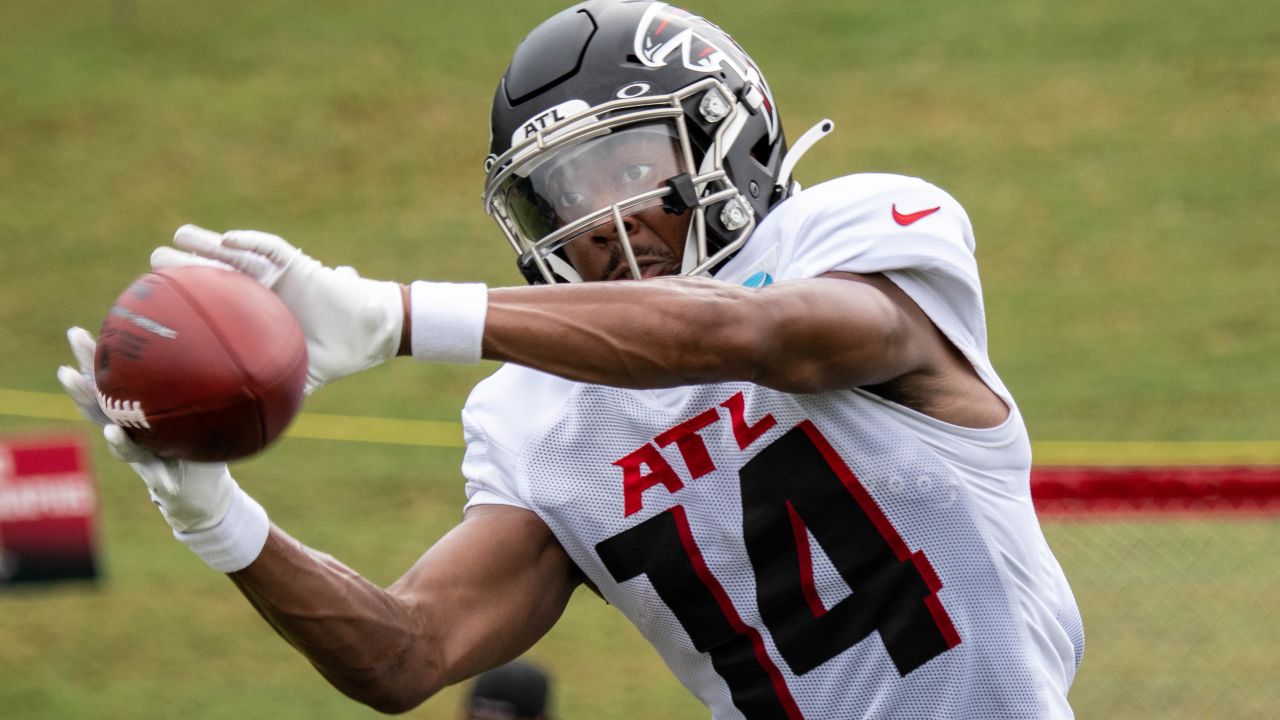 Atlanta Falcons tight end Kyle Pitts breaks loose for an explosive 27-yard  gain on his first catch