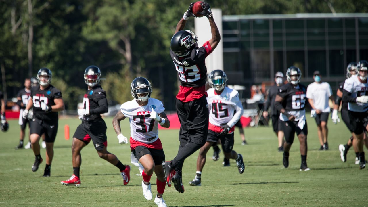 Todd Gurley, Alex Mack sit out Falcons' first practice in full pads