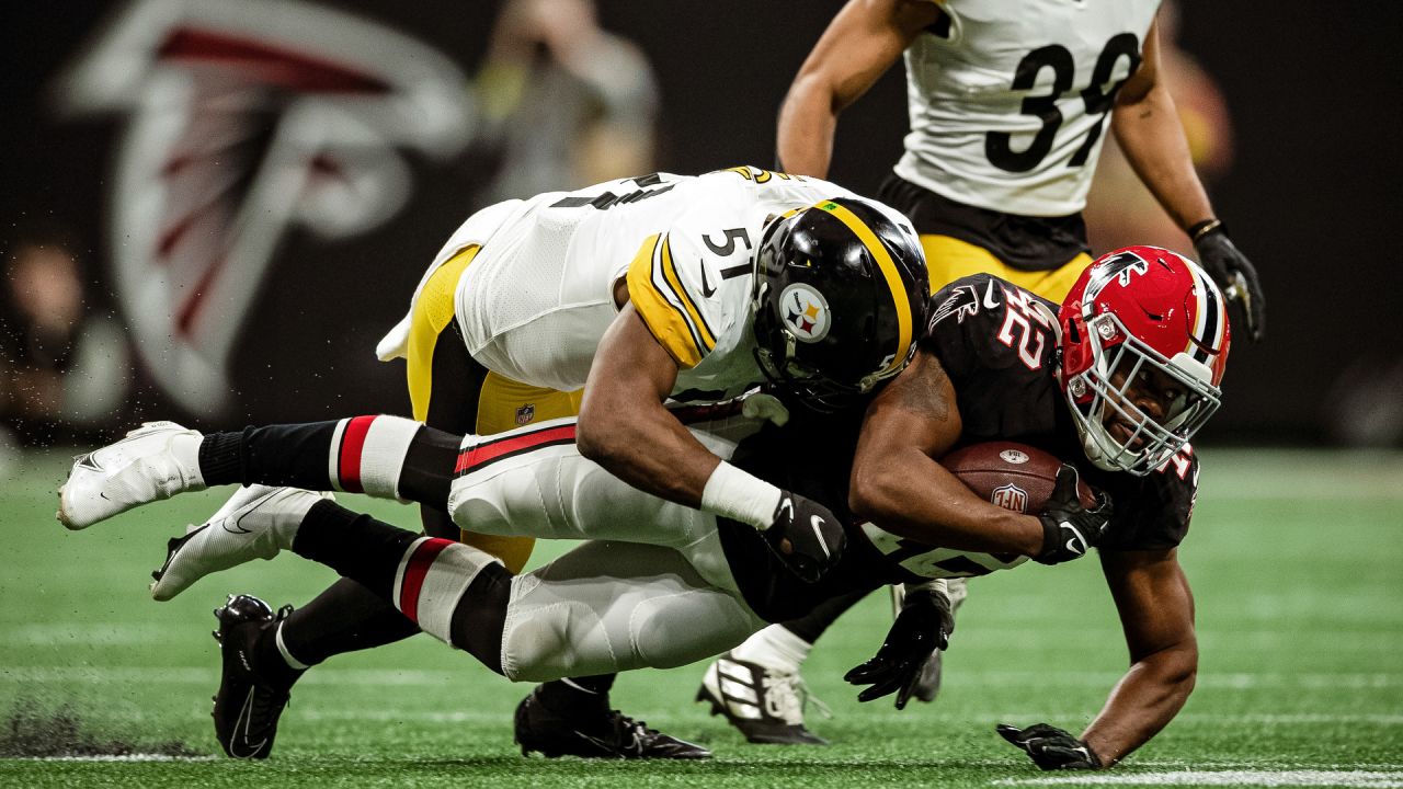 Atlanta Falcons tight end Kyle Pitts (8) smiles before an NFL football game  against the Washington Football Team, Sunday, Oct. 3, 2021, in Atlanta. (AP  Photo/Danny Karnik Stock Photo - Alamy