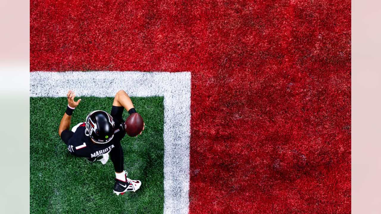 EAST RUTHERFORD, NJ - AUGUST 22: Atlanta Falcons quarterback Marcus Mariota  (1) during the National Football League game between the New York Jets and  the Atlanta Falcons on August 22, 2022 at