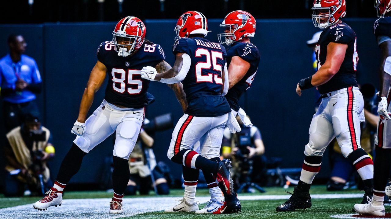 Atlanta Falcons running back Caleb Huntley (42) runs against the San  Francisco 49ers during the first half of an NFL football game, Sunday, Oct.  16, 2022, in Atlanta. (AP Photo/John Bazemore Stock