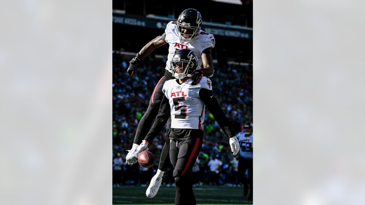 Atlanta Falcons wide receiver Drake London (5) walks off the field