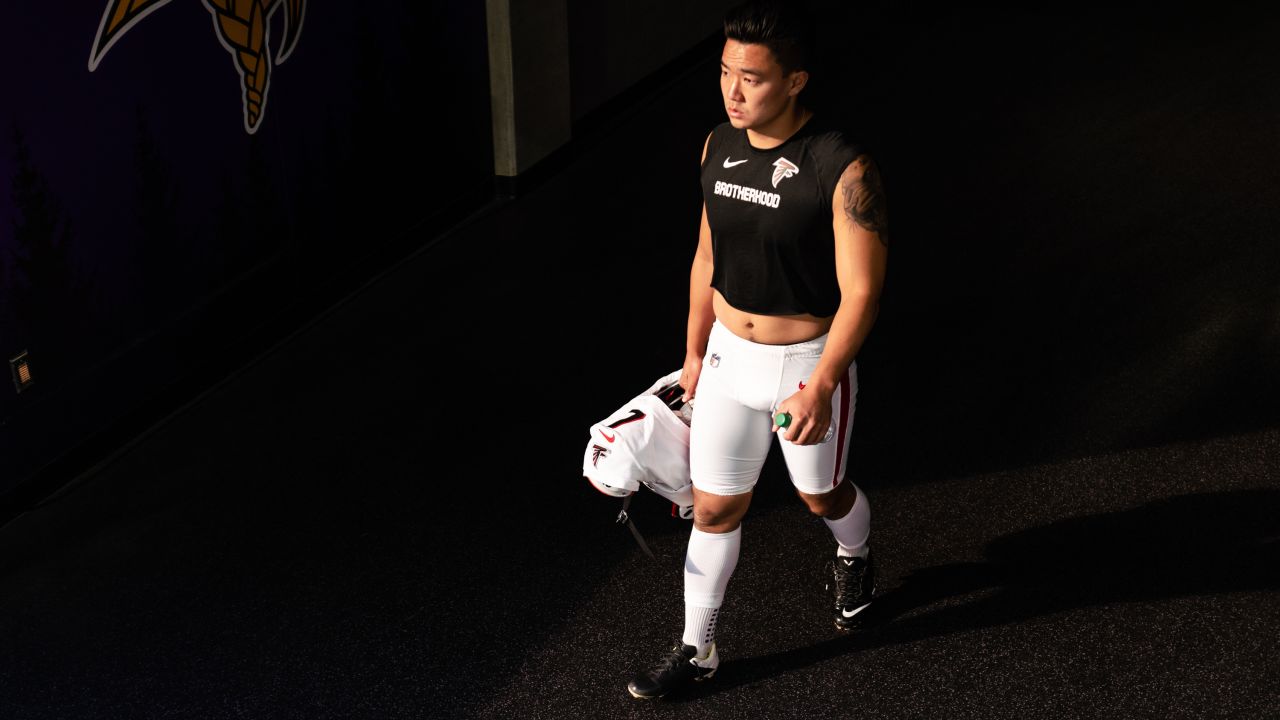 Atlanta Falcons kicker Younghoe Koo #7 walks out to the field before the game against the Minnesota Vikings on October 18, 2020. (Photo by Cato Cataldo/AtlantaFalcons)
