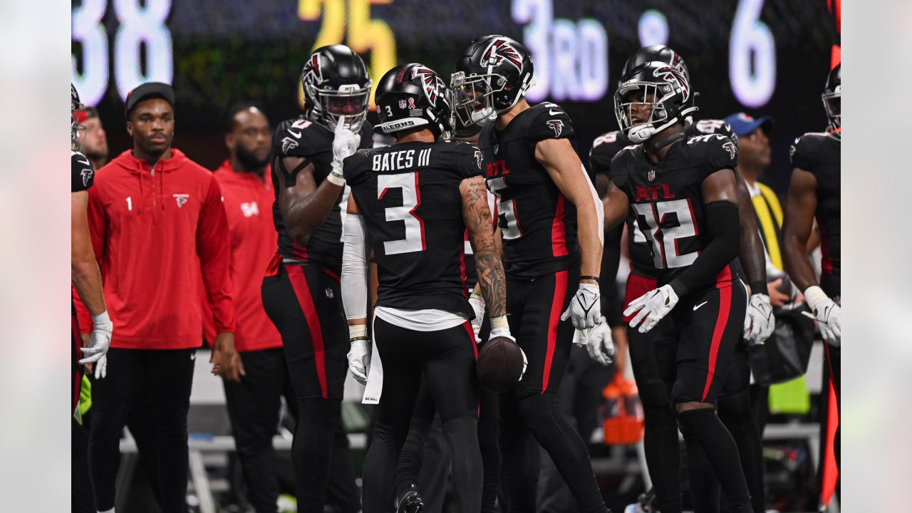 Falcons and Panthers clash in NFL season opener at Mercedes-Benz